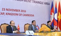  越南政府总理阮春福圆满结束出席柬老越发展三角区第九届峰会行程