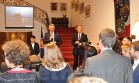 欧洲议会热爱越南友好议员小组见面会在比利时举行  