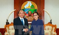 阮春福会见老挝党和国家领导人  