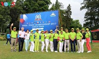 捷克高尔夫赛团结旅欧越南人