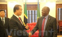  坦桑尼亚总统马古富力承诺为越南投资者创造一切便利条件  
