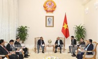 越南政府总理阮春福会见老挝国会副主席桑努