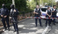法国巴黎警察局总部发生持刀袭击案