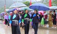 高平省侬族同胞的传统服装