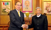 ประธานแนวร่วมปิตุภูมิเวียดนามเยี่ยมเยือนและอวยพรตรุษเต๊ดบรรดาอดีตผู้นำพรรคและรัฐ