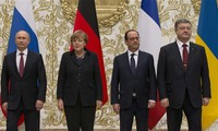 ผู้นำรัสเซีย เยอรมนี และฝรั่งเศส แสวงหามาตรการทางการเมืองให้แก่วิกฤติยูเครน
