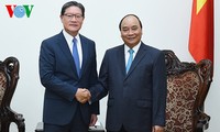 นายกรัฐมนตรีเวียดนาม เหงวียนซวนฟุ๊ก ให้การต้อนรับประธานบริษัท GS ของสาธารณรัฐเกาหลี