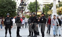 В Тунисе продлили режим чрезвыйчайного положения
