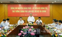 Премьер Вьетнама провел рабочую встречу с руководителями минфина