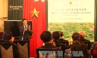 Вьетнамцы в Великобритании отмечают день рождения президента Хо Ши Мина