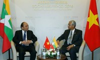 Премьер-министр Вьетнама встретился с руководителями стран АСЕАН