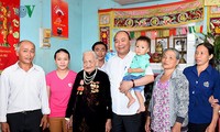 Премьер-министр Нгуен Суан Фук посетил общину новой деревни в провинции Даклак