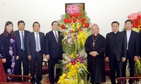 Вьетнамские руководители поздравили католиков и протестантов с Рождеством
