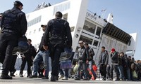 Более 180 тысяч нелегальных мигрантов прибыли в Италию в 2016 году 