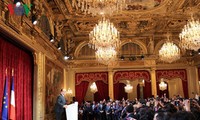 Президент Франции устроил прием в связи с празднованием Нового года по лунному календарю
