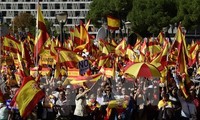 Власти Испании официально лишили Каталонию автономного статуса