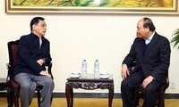 Премьер Вьетнама Нгуен Суан Фук принял экс-премьера Лаоса 