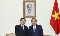 Вице-премьер СРВ Чыонг Хоа Бинь принял главу Верховного народного суда Лаоса