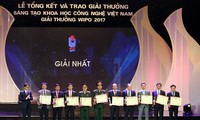 В Ханое вручена премия за научные и технологические инновации Вьетнама 2017 года