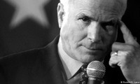 Американские политики и мировые лидеры скорбят о смерти сенатора Джона Маккейна