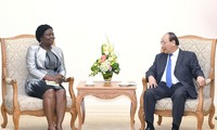 Нгуен Суан Фук принял вице-президента Всемирного банка по Восточной Азии и Тихоокеанскому региону Викторию Квакву