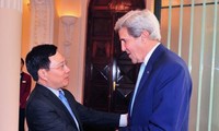 Вице-премьер, глава МИД СРВ Фам Бинь Минь принял экс-госсекретаря США Джона Керри
