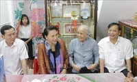 Нгуен Тхи Ким Нган вручила новогодние подарки семьям льготной категории в городе Кантхо