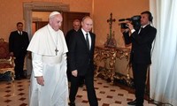 Президент России Владимир Путин встретился с Папой Римским Франциском