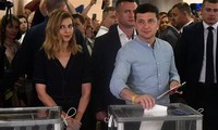 Партия президента Украины побеждает на досрочных выборах в Раду