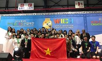 Вьетнамские школьники завоевали золотые медали на Всемирной олимпиаде по творчеству и изобретательству