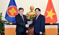 Вице-премьер, министр иностранных дел Вьетнама Фам Бинь Минь принял генсека АСЕАН 