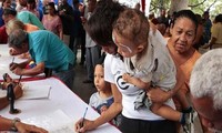 В Венесуэле продолжают сбор подписей против блокады США