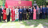 Посольства Вьетнама в Швейцарии, Сингапуре и Мексике отметили 75-летие Дня независимости и основания внешнеполитической отрасли Вьетнама