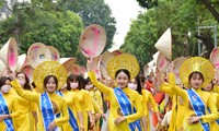 В Ханое прошел показ вьетнамского традиционного платья “ао-зай”
