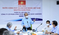 Президент Вьетнама Нгуен Суан Фук потребовал ускорить процесс испытания отечественной вакцины Nanocovax 