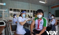 Премьер-министр Фам Минь Тинь попросил ускорить вакцинацию детей в возрасте от 5 до 12 лет