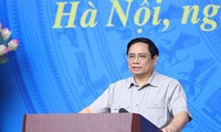 Премьер-министр Фам Минь Тинь провел Национальную онлайн-конференцию по административной реформе