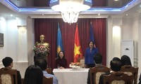 Вице-президент Во Тхи Ань Суан провела встречу с Посольством Вьетнама и вьетнамской диаспорой в Казахстане