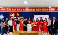 Вьетнамские эмигранты направили подарки уездному острову Чыонгша по случаю Тэта 2023 года 