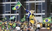 Многие страны выступают против нападения на демократические институты в Бразилии
