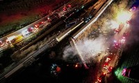 По меньшей мере 16 человек погибли в результате столкновения пассажирского и грузового поездов в Греции