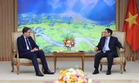 Премьер-министр Фам Минь Тинь предложил Франции создавать благоприятные условия для экспорта вьетнамских товаров 