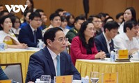 Премьер-министр Вьетнама провел диалог с молодежью