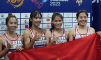 Награждение вьетнамских «золотых девушек» на чемпионате Азии по легкой атлетике 2023 года 