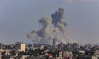 Израильская армия продолжила атаковать сектор Газа и южный Ливан в первый день месяца Рамадана