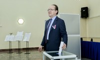 Российские граждане проголосовали на выборах президента России в Ханое