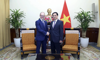 Министр иностранных дел Буй Тхань Шон принял госсекретаря по иностранным и международным делам Испании 