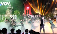 Художественная программа, посвящённая 65-летию со дня открытия дороги Чыонгшон