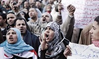 Demonstrations continue in Cairo to ask for a swift end to army rule