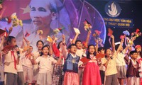 International students sing about President Ho Chi Minh